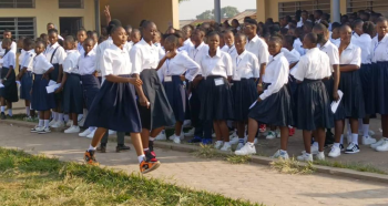 Toutes les filles a l'ecole