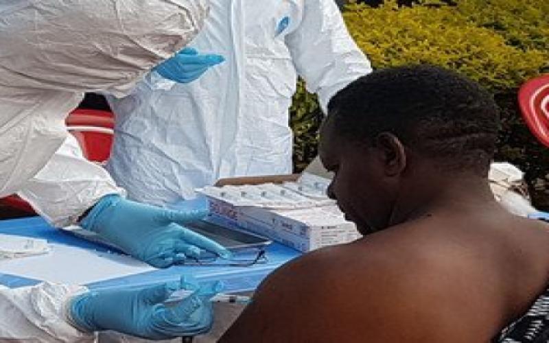 Ebola_prelevemen